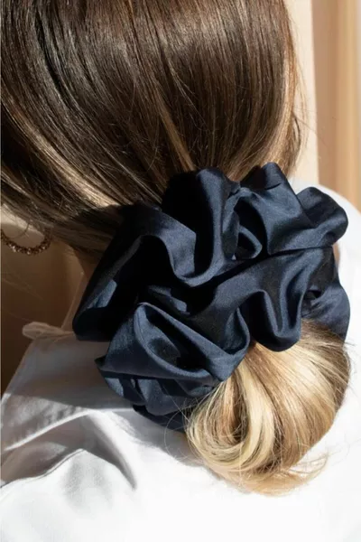 Fermaglio elastico in raso nero da donna taglia grande