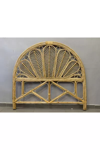 رأس سرير من الخيزران