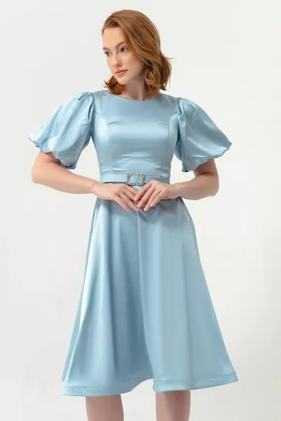 المرأة الطفل الأزرق بالون الأكمام البسيطة الساتان مساء اللباس مع الحجر حزام