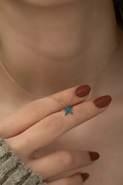 قلادة فضة نسائية من الفيروز عيار  على شكل نجمة بحر صغيرة