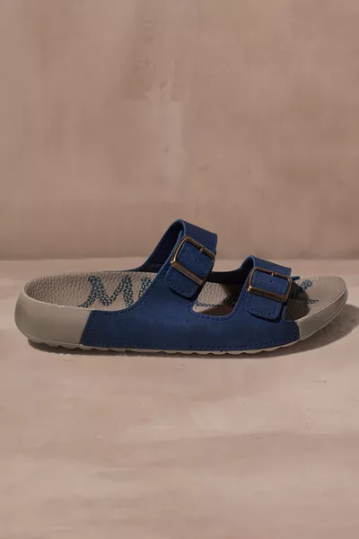 صنادل يومية زرقاء داكنة بقاعدة ناعمة وحزام مزدوج مريح إضافي