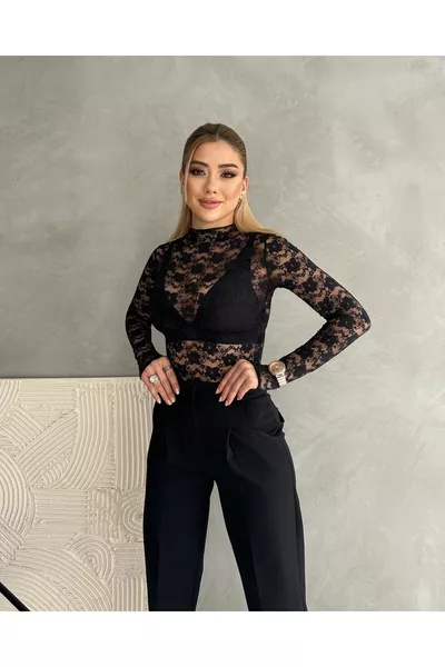 بلوزة دانتيل شفافة من نيو ستيشن