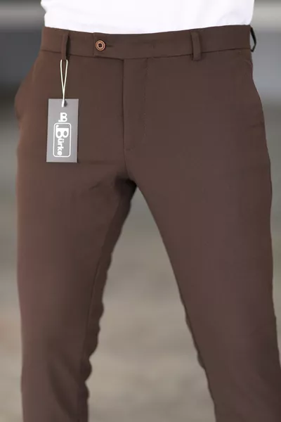 بنطال رجالي بلون بني من قماش عالي الجودة ومرن مع لمسة ليكرا بطول الكاحل