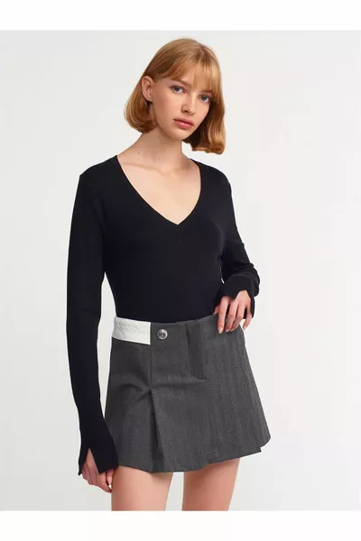 DİLVİN Дамски пуловер с V-образно деколте и цепки на ръкавите