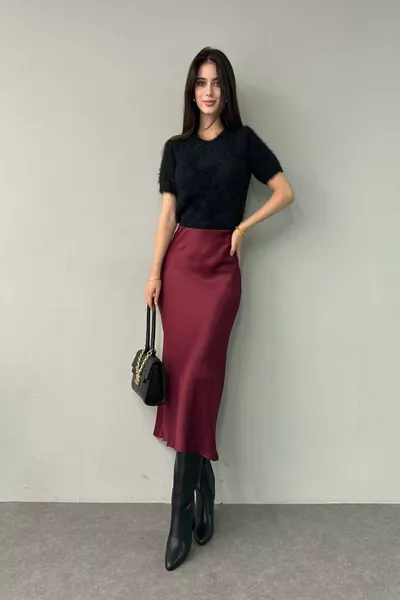 تنورة ساتان مائلة