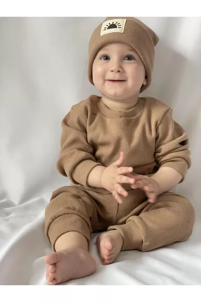 طقم ثلاثي بقبعة