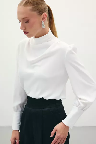 Блузка с драпировкой - экрю