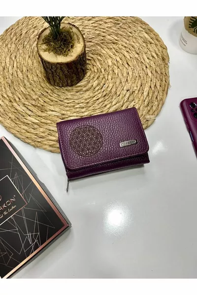 Малко удобен дамски портфейл от естествена кожа в лилаво, подходящ за всяка чанта с десен на цветя на живота