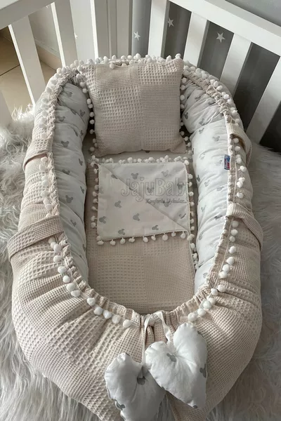 مجموعة سرير أطفال جانبية للأم من جاجو-بابي-نيست بتصميم نسيج نسيت بايك وبوبلين مع شرابات ثلاثية