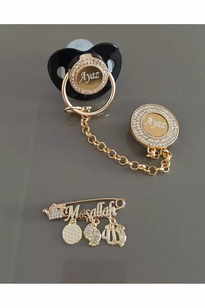 سلسلة مصاصة للأطفال ودبوس صدر مرصع بحجر الزركون بالألوان الأسود والأزرق والأبيض والكريمي والوردي مع اسم (0-6 أشهر)