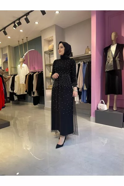 فستان مفصل من حجر اللؤلؤ أسود