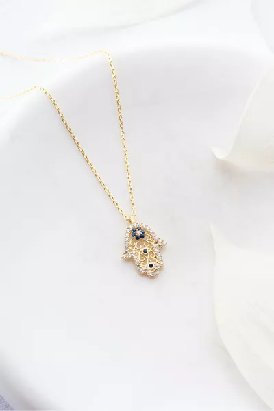 قلادة فضة عيار  ذهبية بتصميم يد فاطمة البسيط