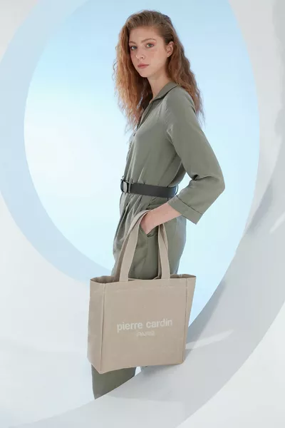 Borsa a spalla da donna in tela color nudo con finiture in cera 