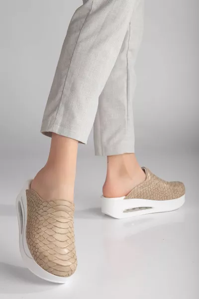 Bontkleurige hielvulling orthopedische ziekenhuisverpleegster damesslipper