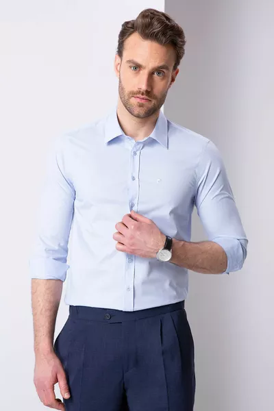 Светлосиня тясна класическа риза