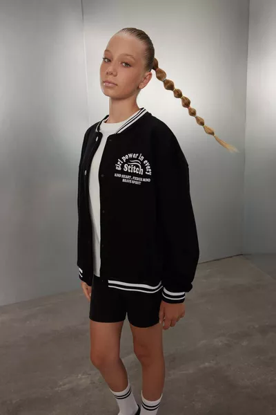 Детский кардиган-бомбер для девочек с воротником-поло, пуговицами, карманами, легкий, сезонный, мягкий внутри, артикул 