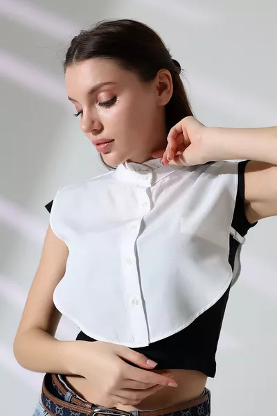 Elegantes Baumwoll-Halbbluse mit Rüschenkragen Weiß 