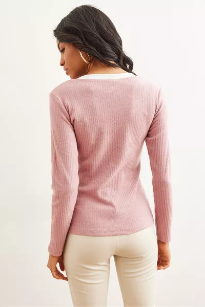 Blouse Femme Rose Poudré avec Col Blanc et Détails Froncés en Tissu Extensible 