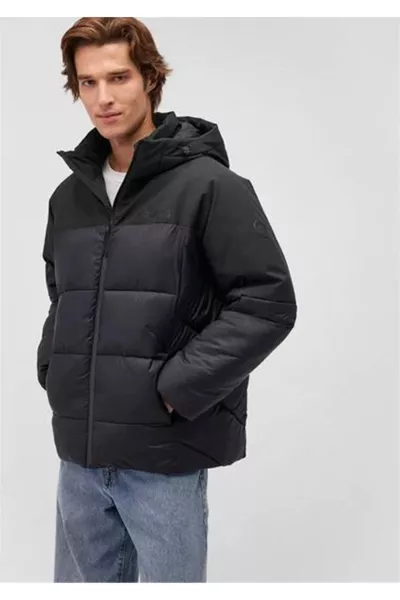 سترة مبطنة سوداء بغطاء رأس 