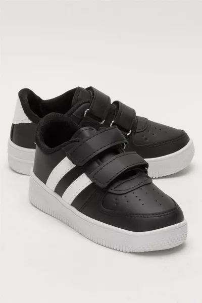 حذاء رياضي للأطفال باللون الأسود