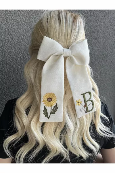 مشبك شعر أوتوماتيكي مزين بزينة دوار الشمس والحروف