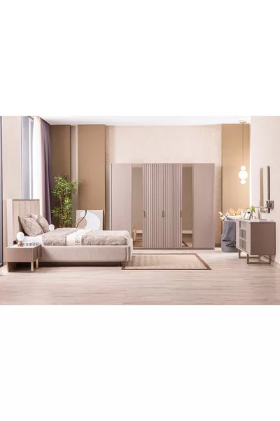 Спальная мебель с кроватью и отделкой цвета латте