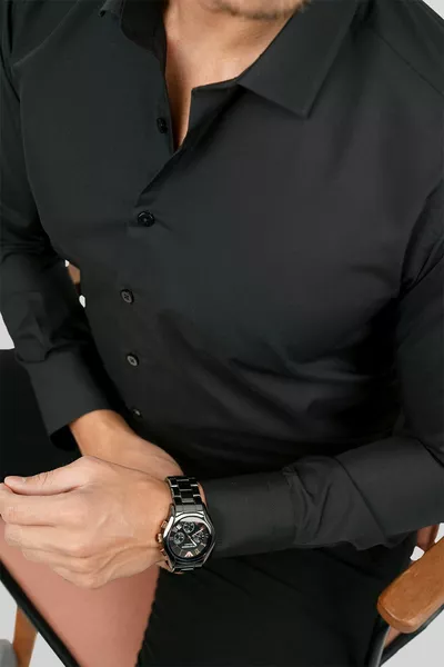 قميص رجالي أسود من داكرون سهل الكي