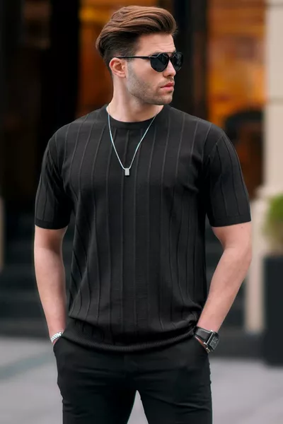 Мужская черная футболка 