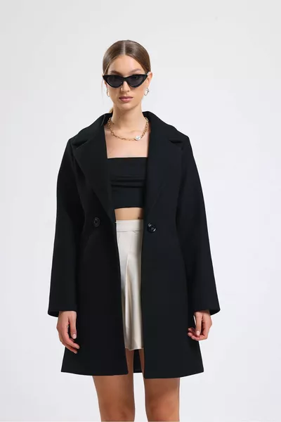 Женское короткое кашемировое пальто на пуговицах