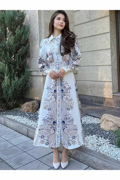 Vestito da donna in cotone con motivo a fiori bianchi, cintura e maniche lunghe