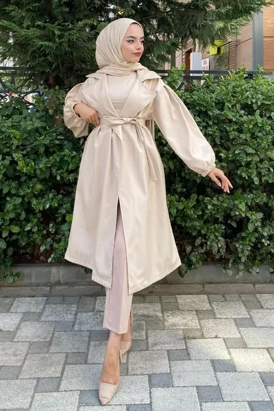 Trenchcoat met ceintuur, ballonmouwen en crème kleur