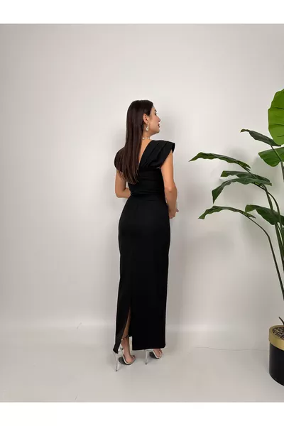 Kleid mit schwarzem Steinbesatz