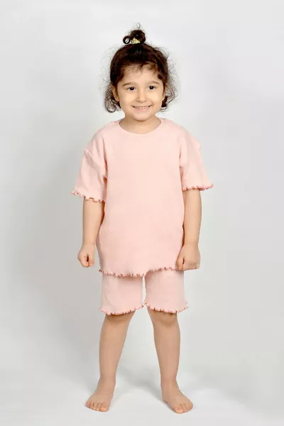 طقم بنات من قماش قابل للتمدد باللون الوردي الفاتح مع شريط مطاطي