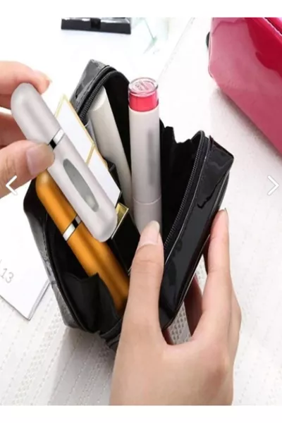 زجاجة عطر صغيرة قابلة لإعادة التعبئة.