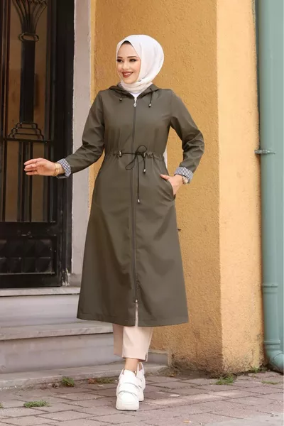 معطف ترانشكوت بغطاء رأس مخطط عند المعصم