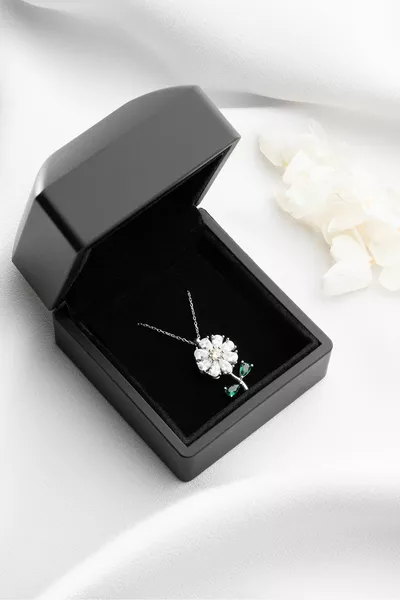  Sterling Silver Daisy Necklace in a Light-Up Box