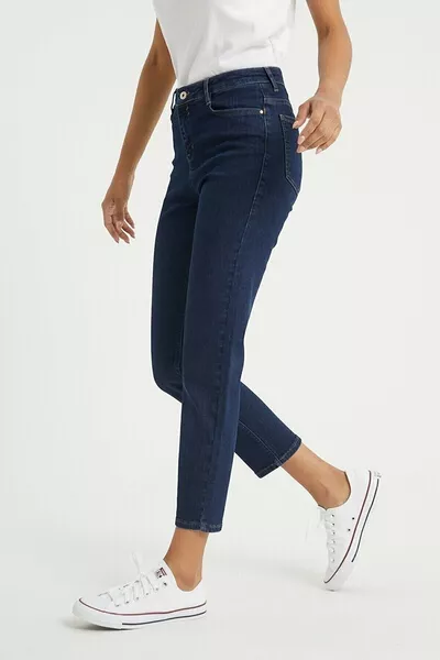 جينز بحجم mom نسائي باللون الأزرق الداكن