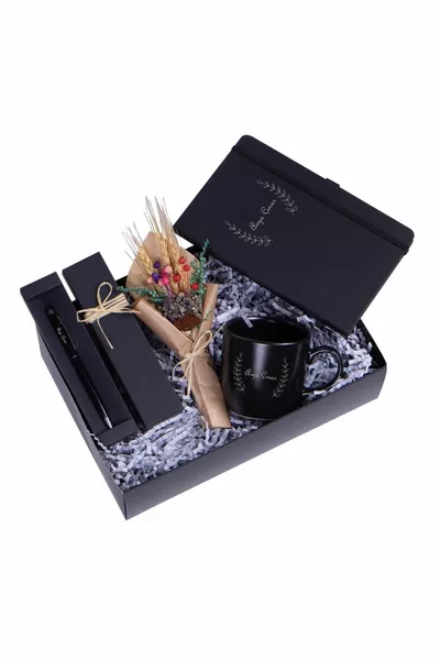 Матово черна персонализирана тетрадка, чаша и химикалка в подаръчна кутия