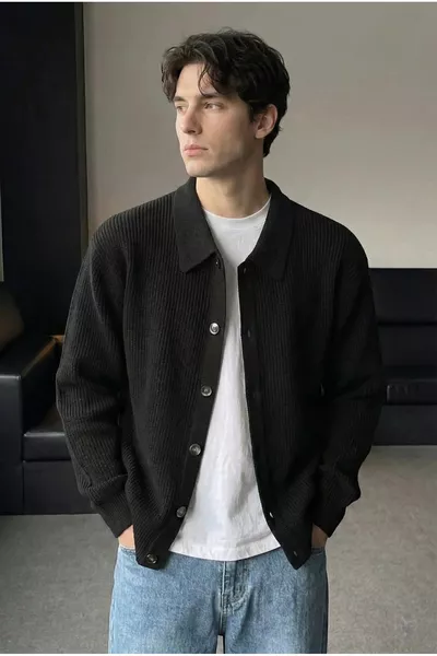 كارديغان بقصة عادية بتفاصيل أزرار