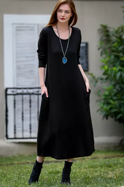 فستان نسائي واسع أسود بجيوب مخفية 