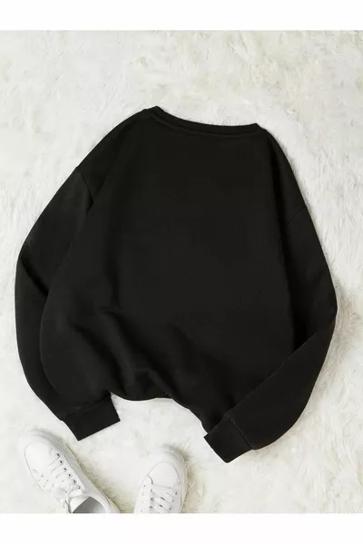 سويتشيرت أسود بفتحة رقبة دائرية بسيط وواسع للجنسين من القطن