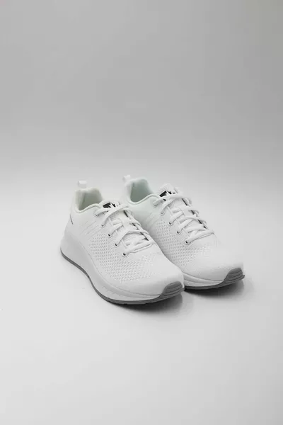 كونكت y حذاء رياضي