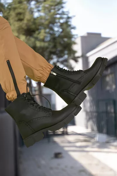 Siyah Erkek Postal Bot 