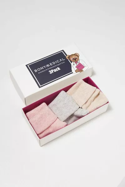 3 عبوات جوارب أطفال طبية منقوشة باللون الوردي