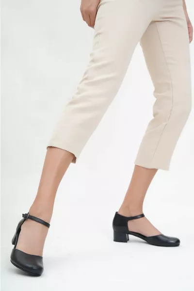 جلد طبيعي أسود نسائي كعب أحذية جلدية 