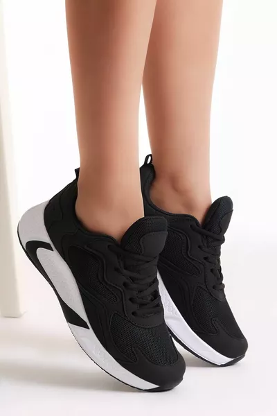 Baskets unisexes noires et blanches 