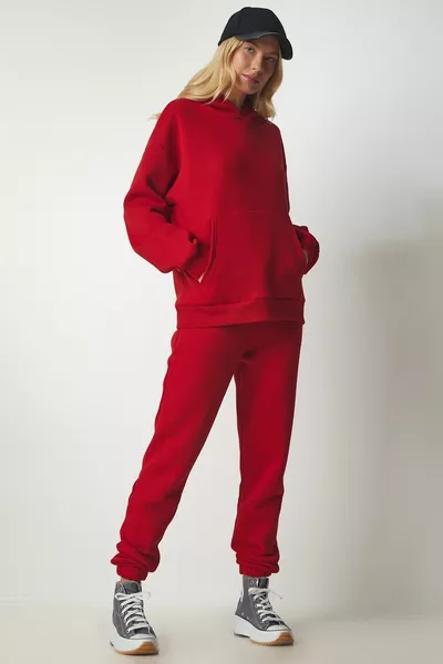 طقم رياضي نسائي من الصوف بغطاء رأس أحمر 