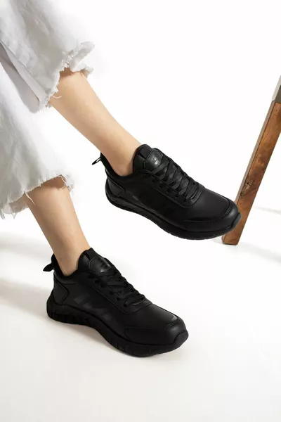 أحذية رياضية نسائية