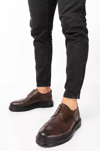 جلد طبيعي ، نعل عالي ، مخيط ، أحذية رجالية جلدية