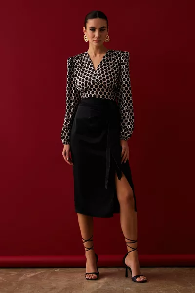 تنورة ستان مع فتحة - أسود